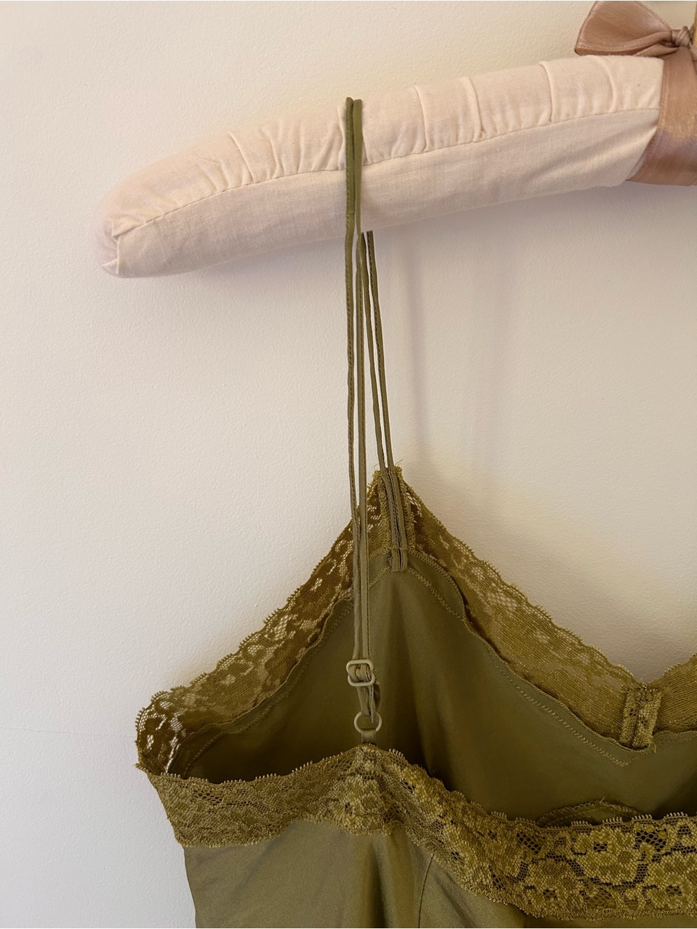 Talbots Petite Olive Green Silk Lace Cami
Size: 10
GUC (Small Stain) - Picture 11 of 16